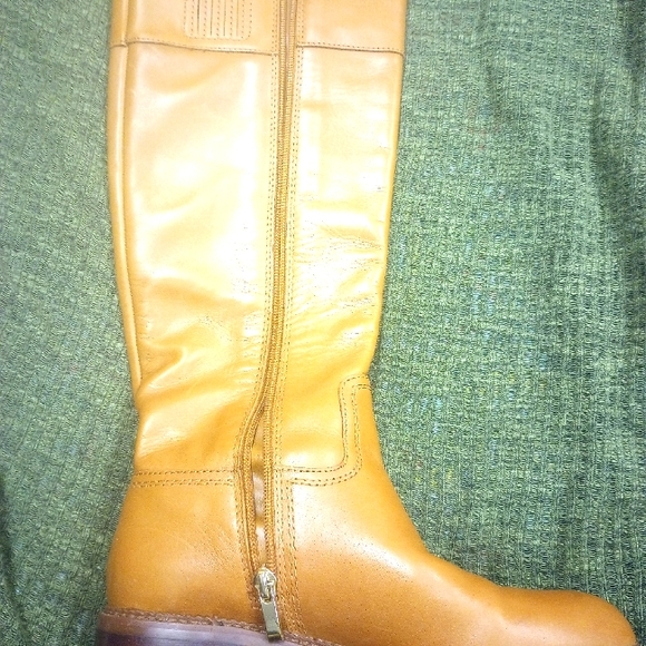 Knee high boots - Picture 2 of 3